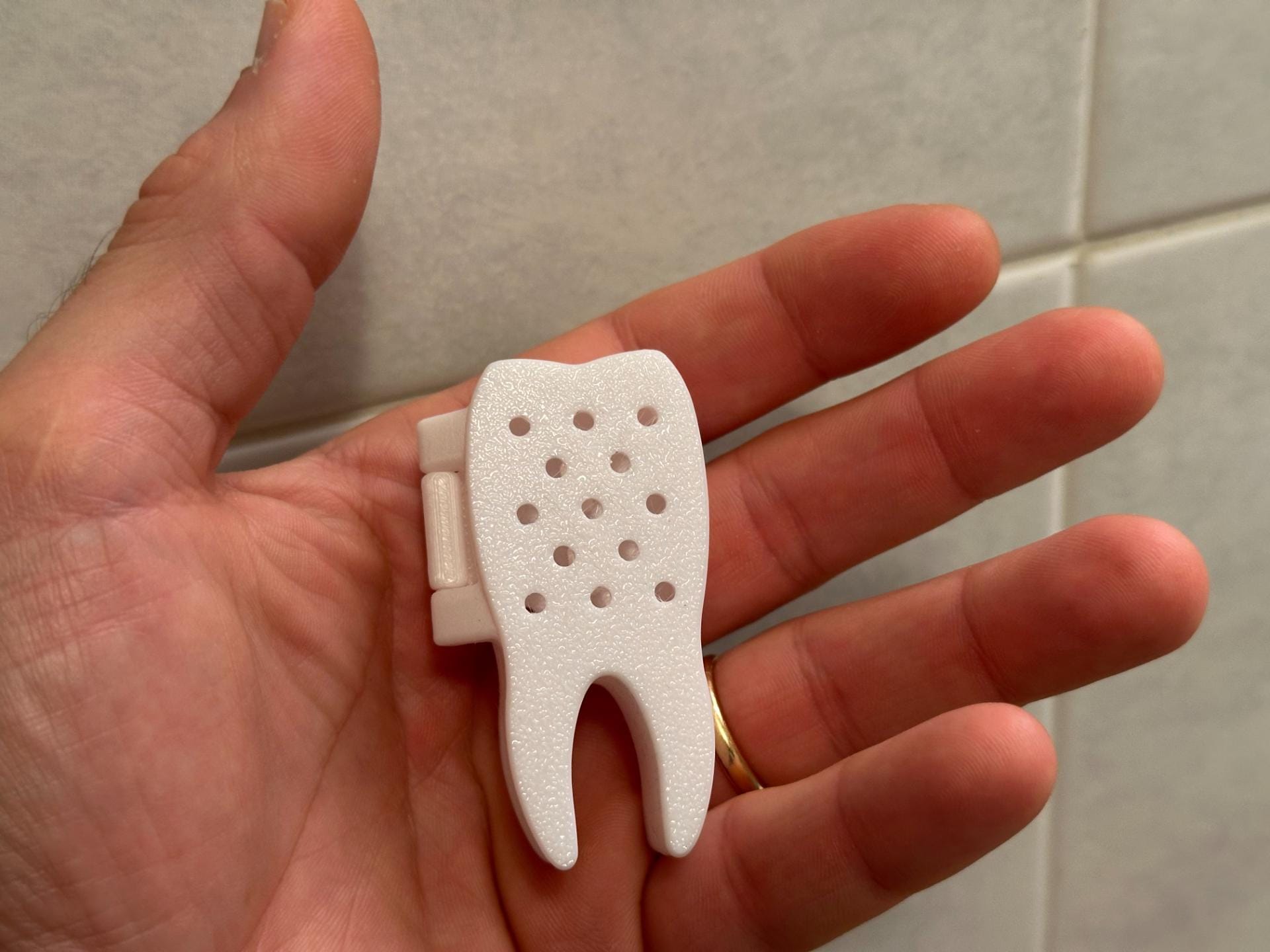 3D printed BPA-free case with cover, portable dental accessory, hygienic travel toothbrush container.